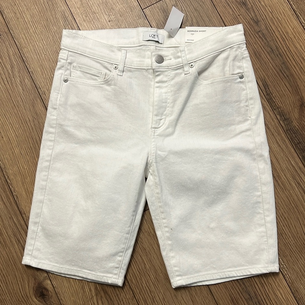 NWT LOFT White Bermuda Shorts Size 2 Box D